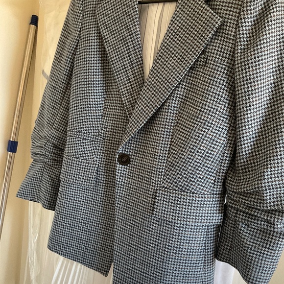 Veronica Beard Battista Houndstooth Check Virgin Wool Jacket with Hooded Dickey. - Picture 4 of 6